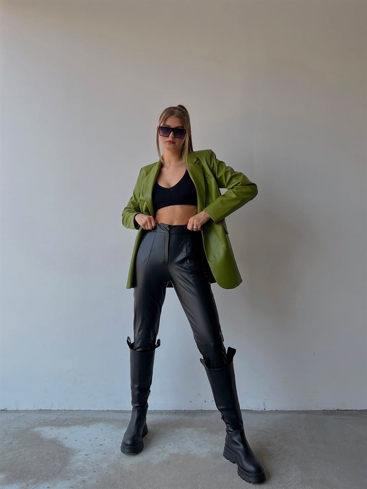 Fermuar Kapamalı Yanları Cepli Geniş Kesim Ballard Kadın Siyah Vegan Deri Pantolon 23K000019