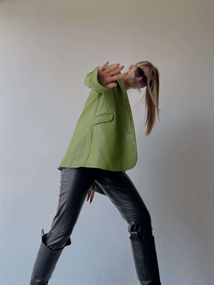 Fermuar Kapamalı Yanları Cepli Geniş Kesim Ballard Kadın Siyah Vegan Deri Pantolon 23K000019