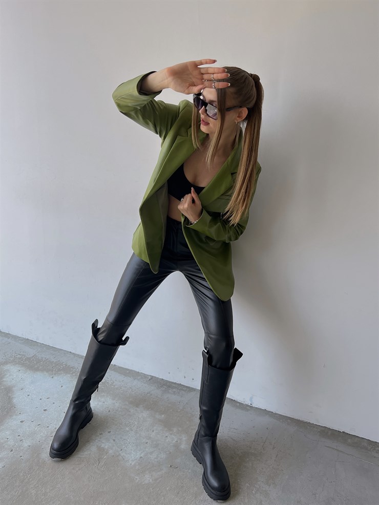 Fermuar Kapamalı Yanları Cepli Geniş Kesim Ballard Kadın Siyah Vegan Deri Pantolon 23K000019