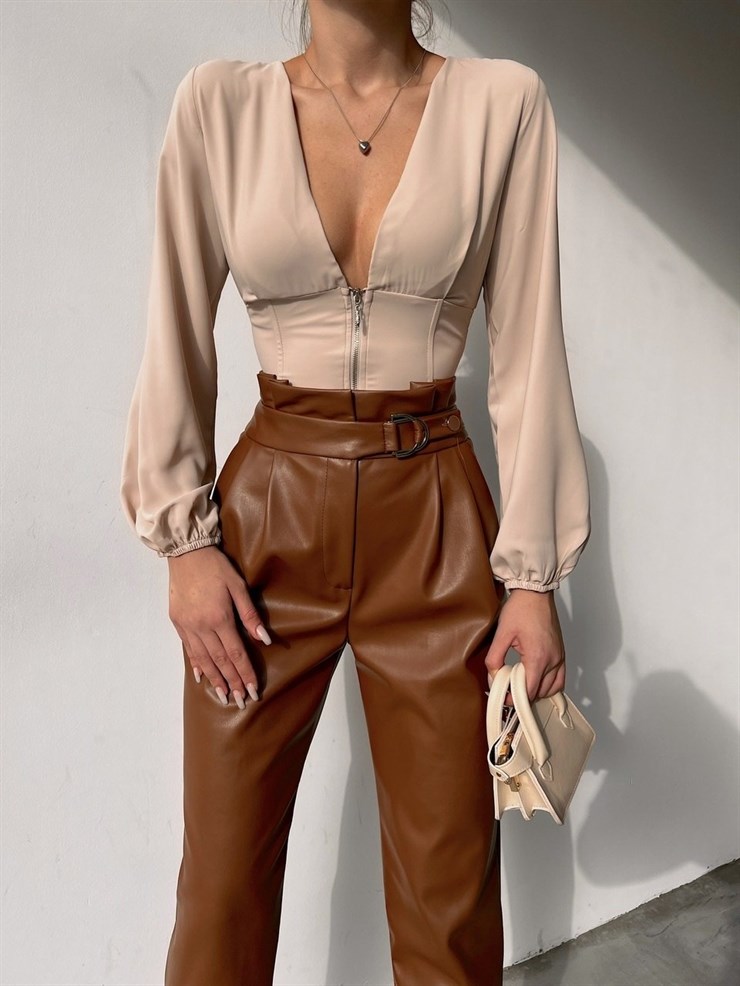 Fermuarlı V Yaka Aldene Kadın Bej Crop Bluz 22K000446