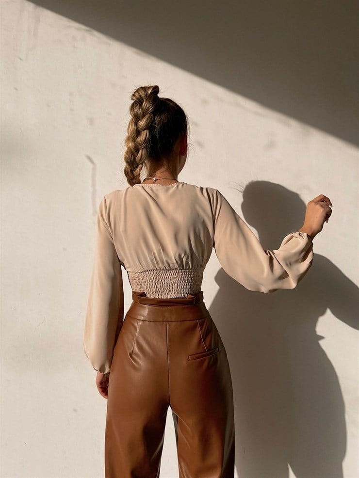 Fermuarlı V Yaka Aldene Kadın Bej Crop Bluz 22K000446