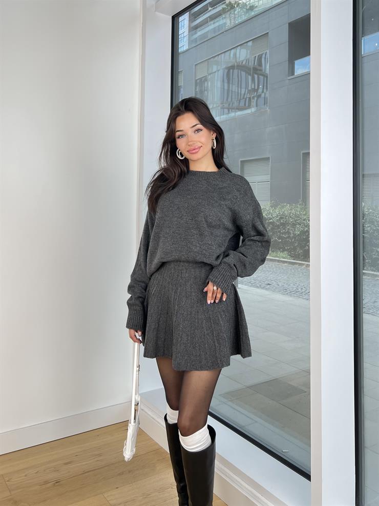 Bisiklet Yaka Kazak Pileli Yüksek Bel Mini Etek Firas Kadın Triko Gri Takım 25K116