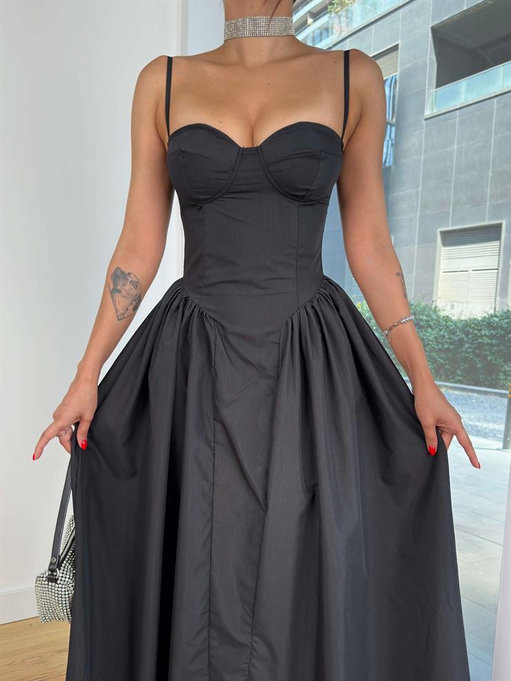 Askılı Kalp Yaka Eteği Kabarık Frede Kadın Siyah Uzun Elbise 24Y825