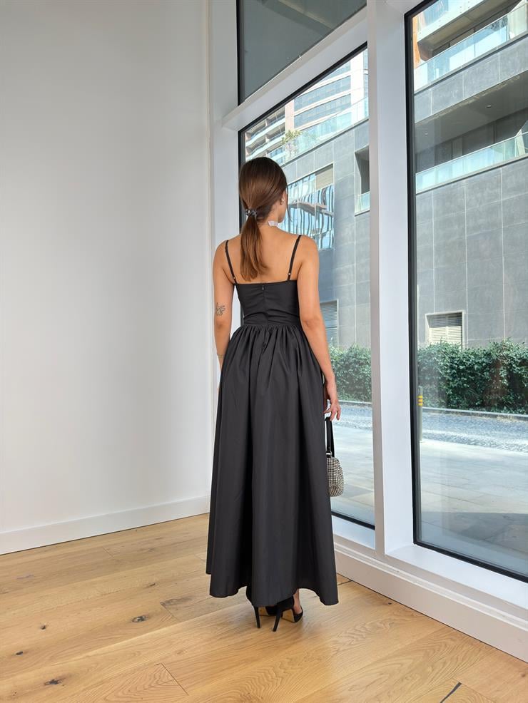 Askılı Kalp Yaka Eteği Kabarık Frede Kadın Siyah Uzun Elbise 24Y825