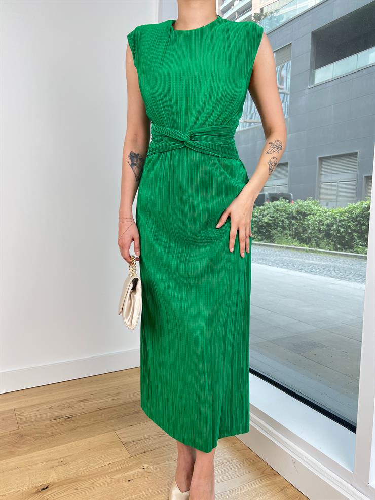 Omuz Vatkalı Önü Bağlama Görünümlü Fredy Kadın Yeşil Piliseli Elbise 24Y548