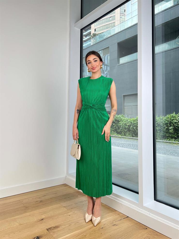 Omuz Vatkalı Önü Bağlama Görünümlü Fredy Kadın Yeşil Piliseli Elbise 24Y548