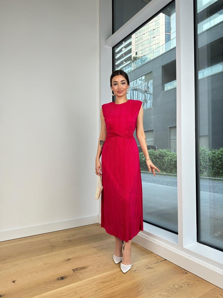 Omuz Vatkalı Önü Bağlama Görünümlü Fredy Kadın Fuşya Piliseli Elbise 24Y548