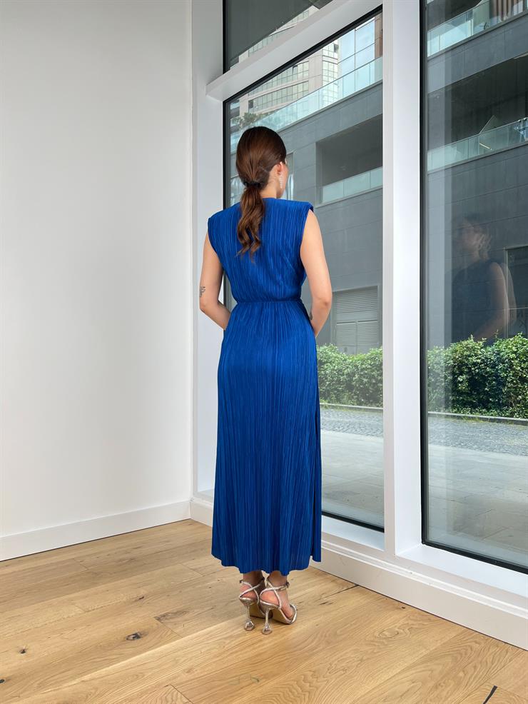 Omuz Vatkalı Önü Bağlama Görünümlü Fredy Kadın Saks Piliseli Elbise 24Y548