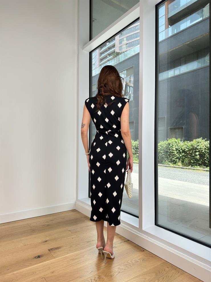 Kruvaze Yaka Önü Düğme Ve Drape Detaylı Gabi Kadın Desenli Siyah Midi Elbise 24Y627