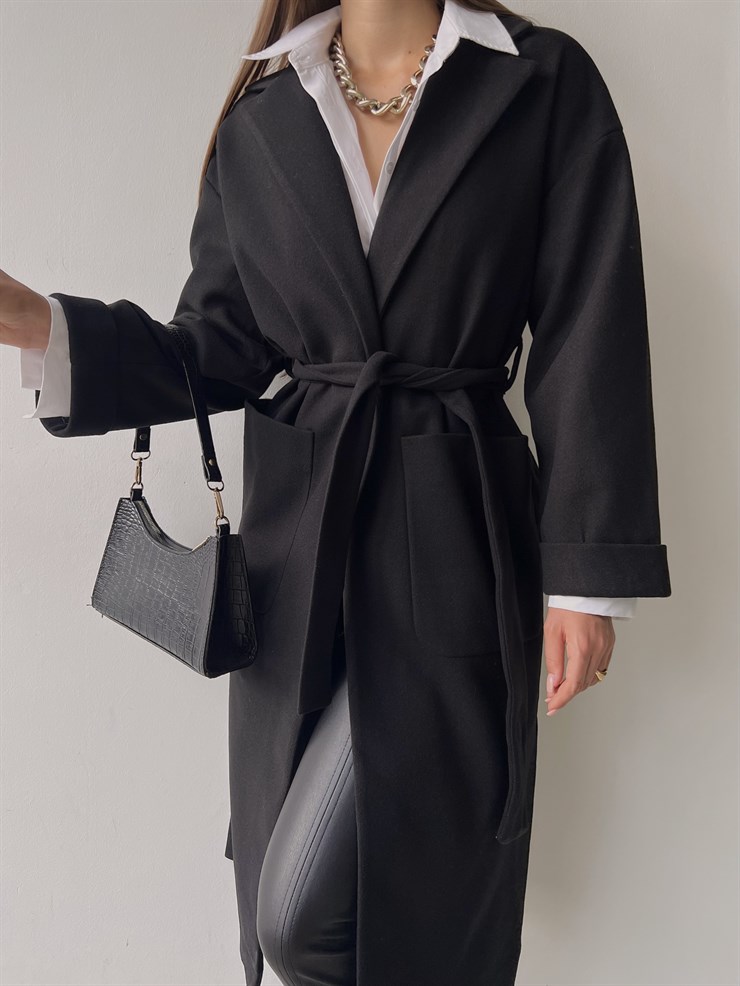 Geniş Cepli Oversize Beli Kemerli Darian Kadın Siyah Kaban 23K000073