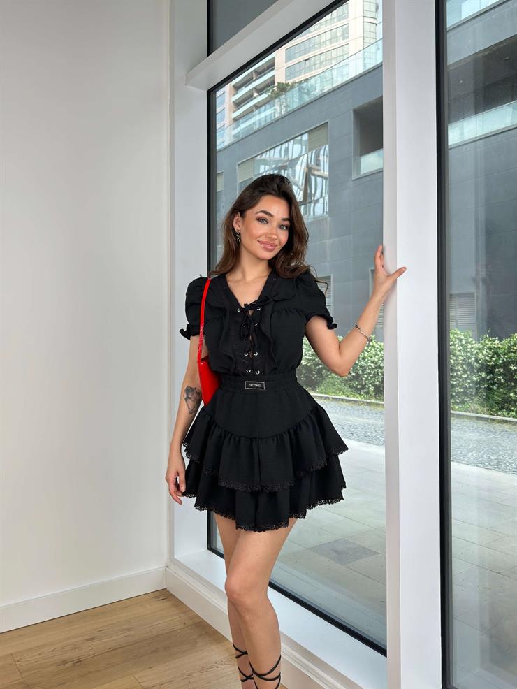 Önü Bağcıklı Kısa Kol Eteği Katlı Giano Kadın Siyah Mini Elbise 24Y632