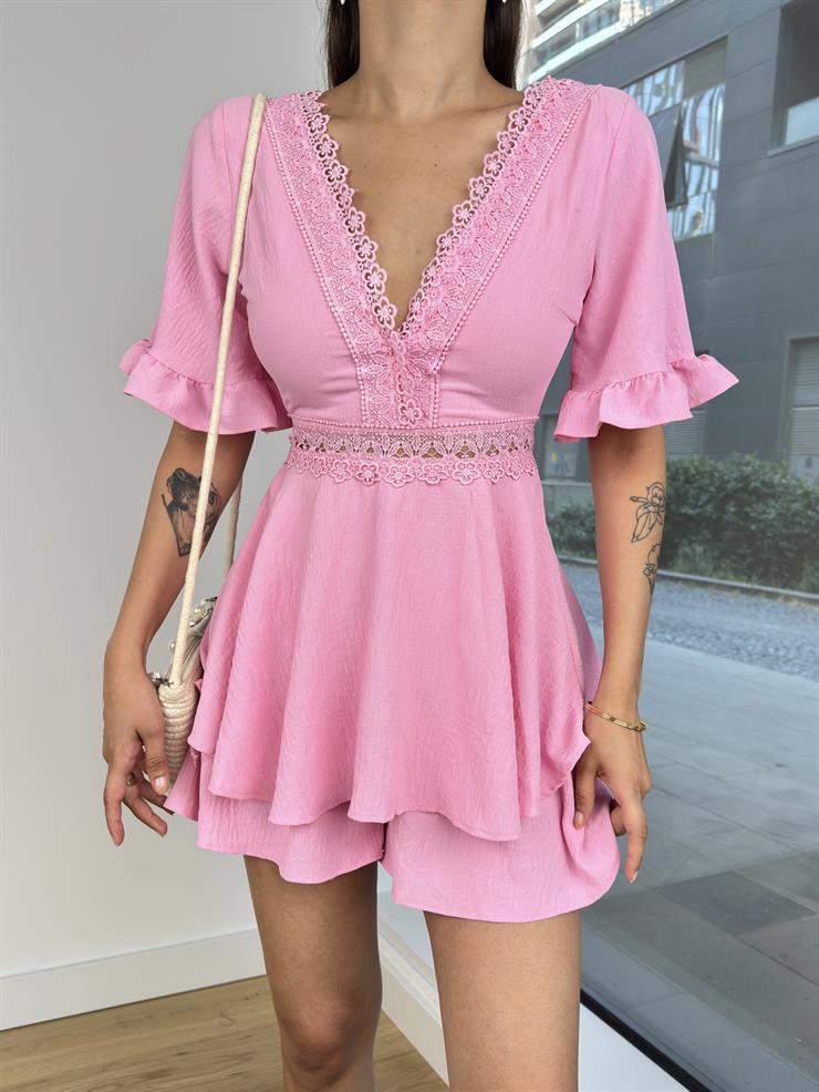 V Yaka Dantel Detaylı Yarım Fırfır Kol Gift Kadın Pembe Mini Tulum 24Y749