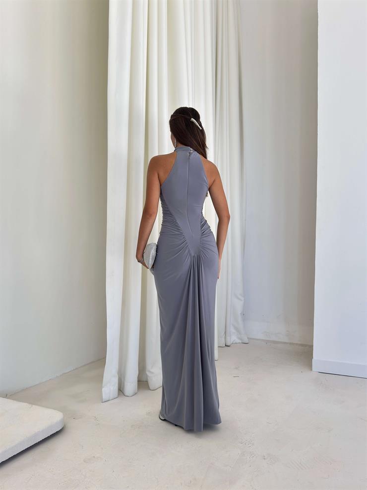 Ön Beden Aksesuarlı Büzgülü Gloria Uzun Gri Kadın elbise 26K022