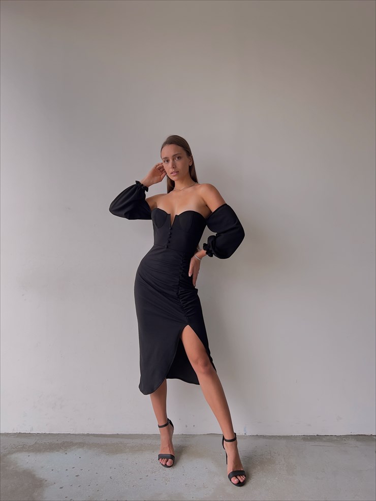 Göğüs Dekolteli Önü Düğme Detaylı Etek Kısmı Yırtmaçlı Varro Kadın Siyah Midi Boy Elbise 23K000109