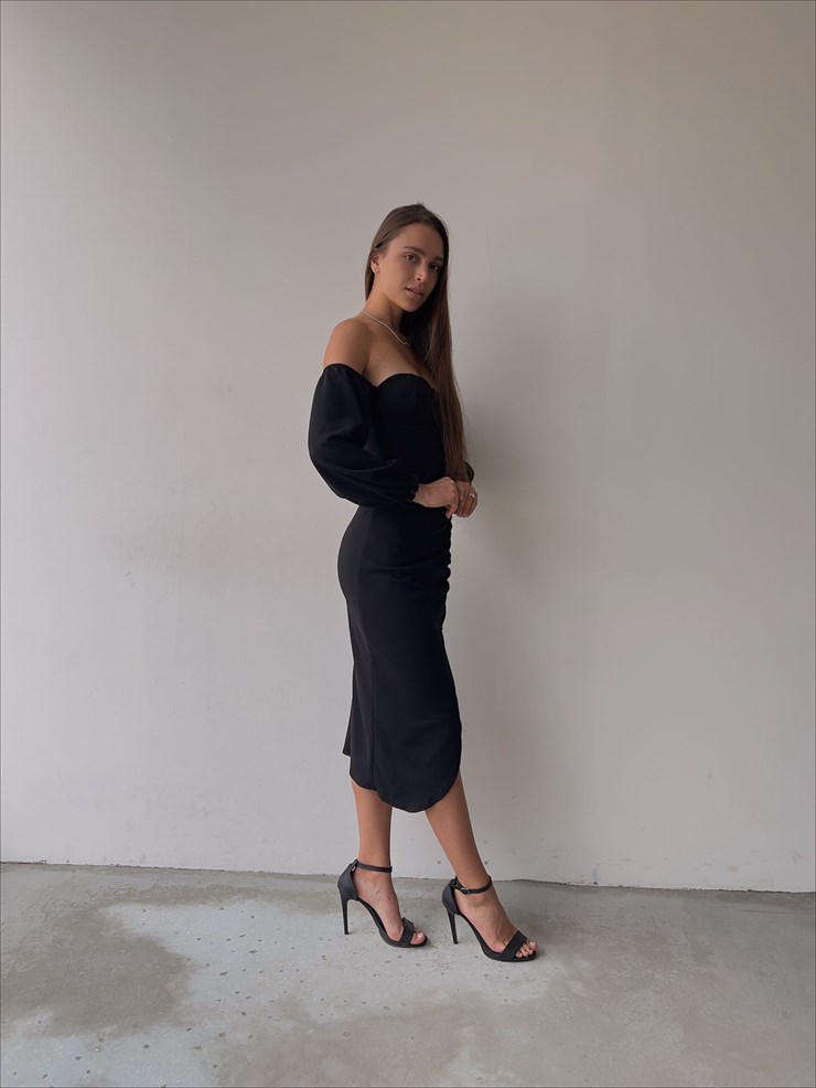 Göğüs Dekolteli Önü Düğme Detaylı Etek Kısmı Yırtmaçlı Varro Kadın Siyah Midi Boy Elbise 23K000109