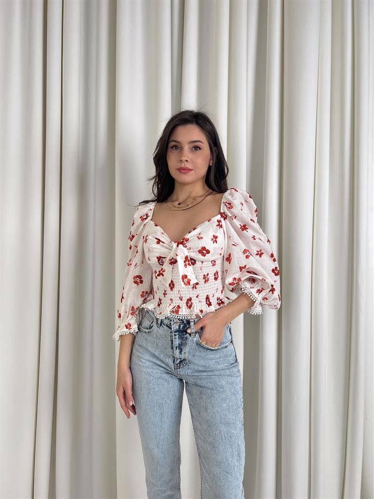 Göğüs Kısmı Bağlama Detaylı Ön Ve Arka Kısmı Gipeli Kadın Beyaz Çiçek Desenli Bluz 23Y000086
