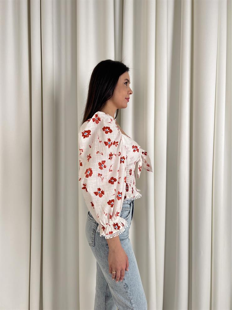 Göğüs Kısmı Bağlama Detaylı Ön Ve Arka Kısmı Gipeli Kadın Beyaz Çiçek Desenli Bluz 23Y000086