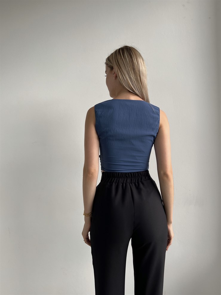 Göğüs Kuplu Kalp Yaka Toka Detaylı Lelia Kadın İndigo Crop Bluz 22Y000385