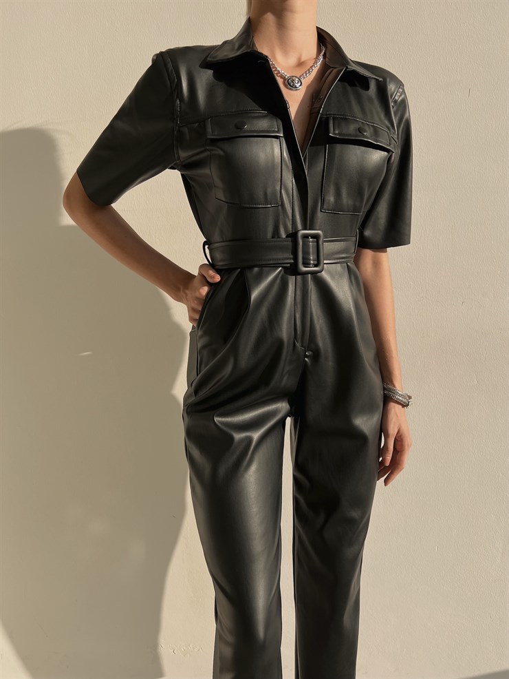 Gömlek Yaka Çift Cep Kemerli Kısa Kol Janus Kadın Siyah Deri Tulum 23K000096