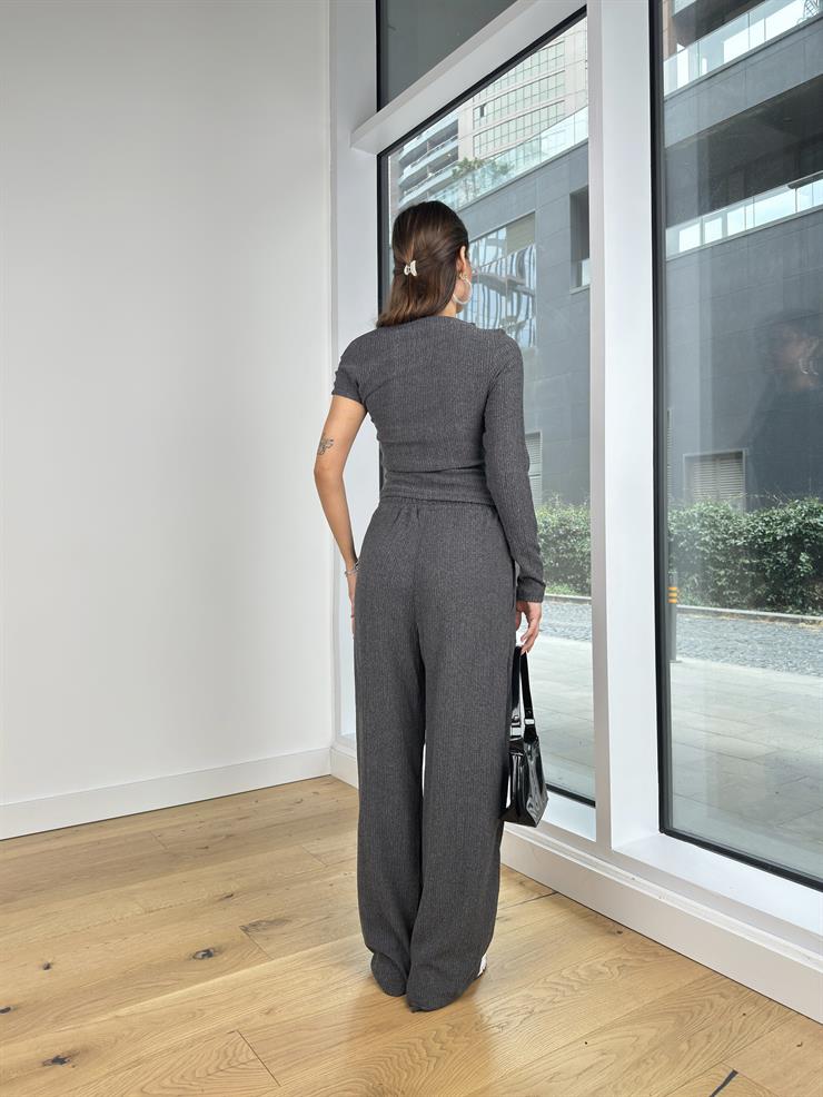 Tek Uzun Kol Bluz Beli Lastikli Ve Bağcıklı Bol Paça Pantolon Greco Füme Kadın İkili Takım 25K093