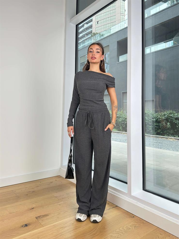 Tek Uzun Kol Bluz Beli Lastikli Ve Bağcıklı Bol Paça Pantolon Greco Füme Kadın İkili Takım 25K093
