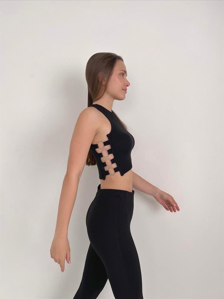 Kalın Askılı Yanları Halka Detaylı Kadın Siyah Crop 23Y000099