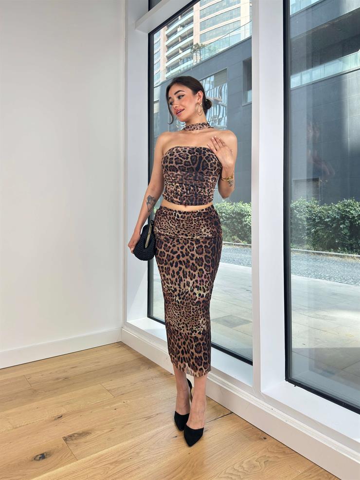 Straplez Drapeli Crop Streç Midi Etek Boyundan Aksesuarlı Hasiel Kadın Leopar Desenli Siyah Takım 24Y723