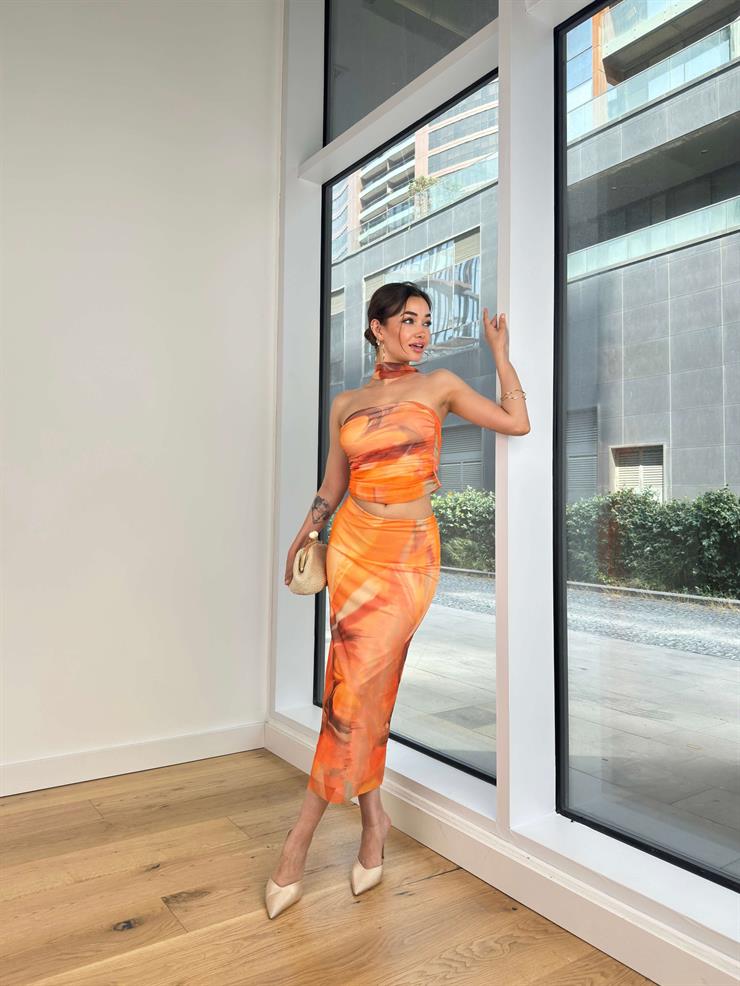 Straplez Drapeli Crop Streç Midi Etek Boyundan Aksesuarlı Hasiel Kadın Desenli Turuncu Takım 24Y723