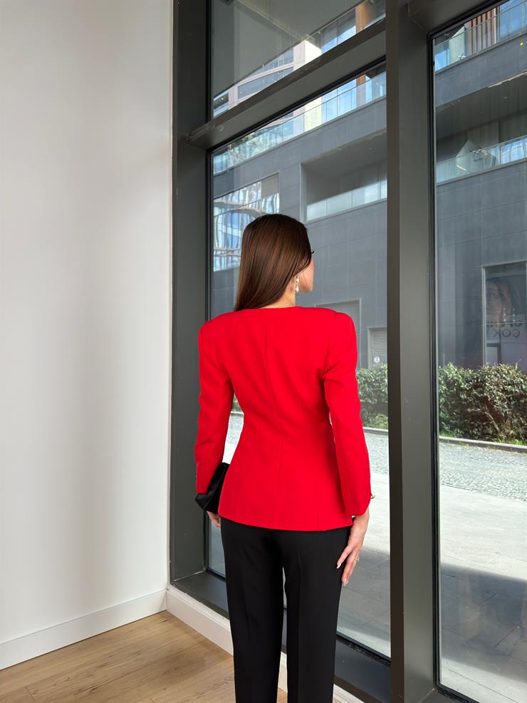 Kare Yaka Omuz Vatkalı Önü Düğme Kapamalı Helder Kadın Kırmızı Ceket 24Y095