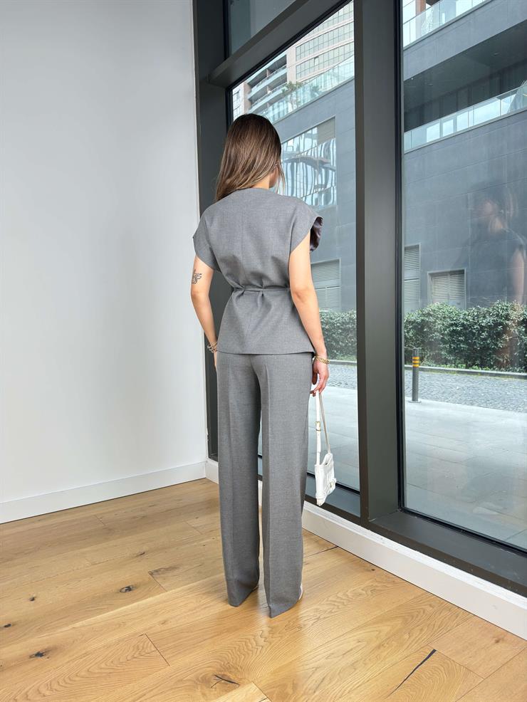 Kruvaze Yaka Belden Bağlamalı Yelek Yüksek Bel Ters Dikiş Detaylı Pantolon Helna Gri Kadın Takım 25Y130