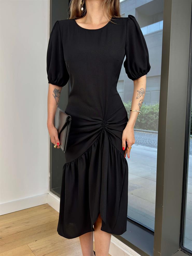 Yarım Kol Eteği Büzgülü Helrolda Siyah Kadın Elbise 25Y411