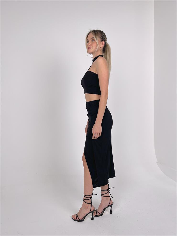 Tek Kolu Açık Asimetrik Kesim Crop Yanı Büzgü Detaylı Yırtmaçlı Etek Herman Kadın Siyah İkili Takım 23Y000119