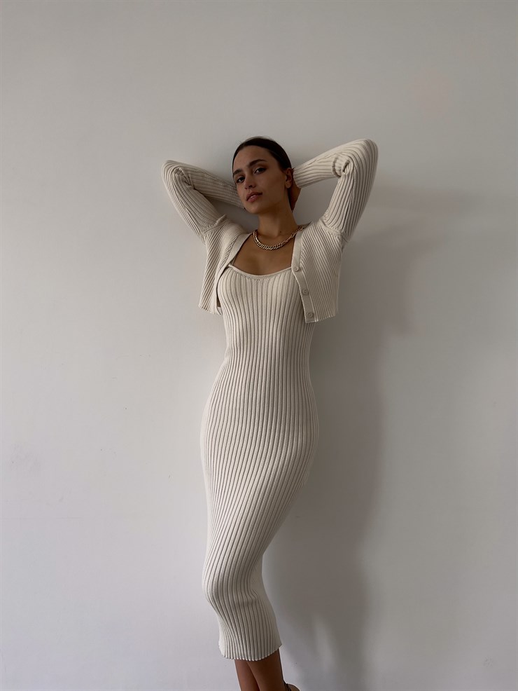 Hırkası Düğme Kapamalı Kalp Yaka Askılı Triko Milena Kadın Bej Midi Boy Takım Elbise 23K000157