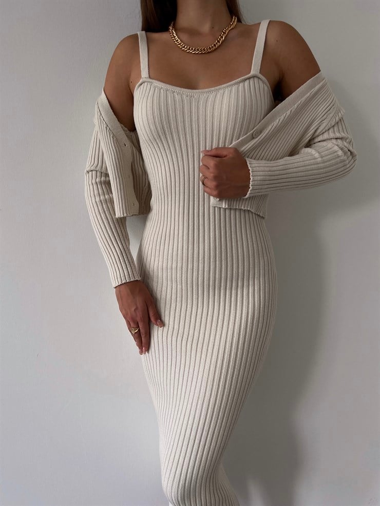 Hırkası Düğme Kapamalı Kalp Yaka Askılı Triko Milena Kadın Bej Midi Boy Takım Elbise 23K000157