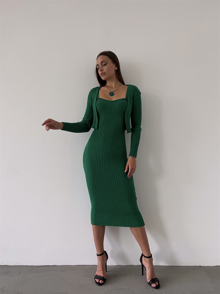 Hırkası Düğme Kapamalı Kalp Yaka Askılı Triko Milena Kadın Yeşil Midi Boy Takım Elbise 23K000157
