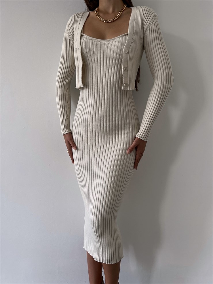 Hırkası Düğme Kapamalı Kalp Yaka Askılı Triko Milena Kadın Bej Midi Boy Takım Elbise 23K000157