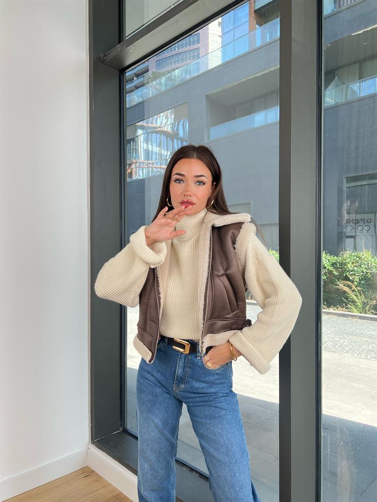 İçi Peluş Kürklü Yanları Cepli Fermuar Kapamalı Eferi Kadın Kahve Yelek 24k000057