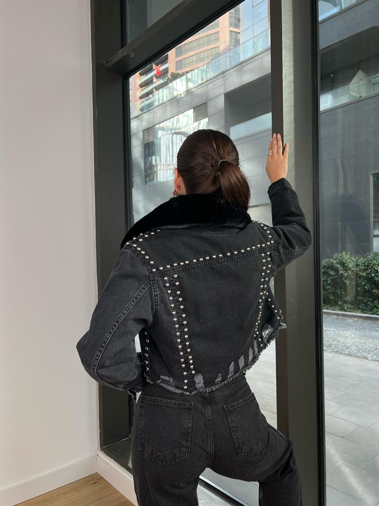 İçi Sökülebilir Kürklü Zımbalı Kadın Siyah Kot Ceket 24k000184