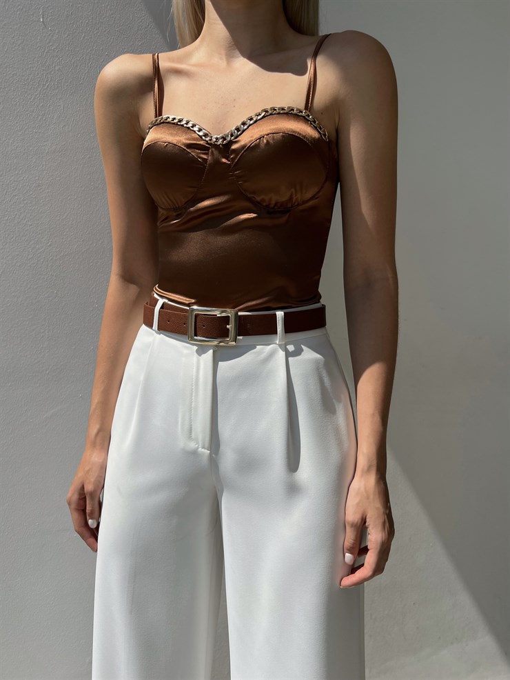 İnce Askılı Saten Göğüs Çevresi Zincir Detaylı Hillard Kadın Kahverengi Bodysuit 22Y000404