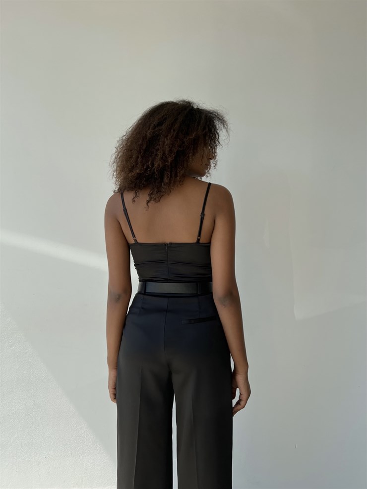 İnce Askılı Saten Göğüs Çevresi Zincir Detaylı Hillard Kadın Siyah Bodysuit 22Y000404