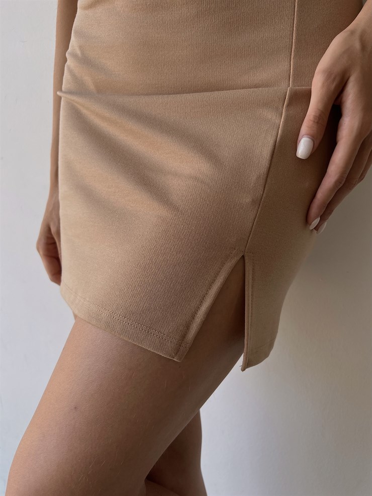 İnce Askılı Sırt Dekolte Önden Yırtmaçlı Nicia Kadın Bej Mini Elbise 22Y000490