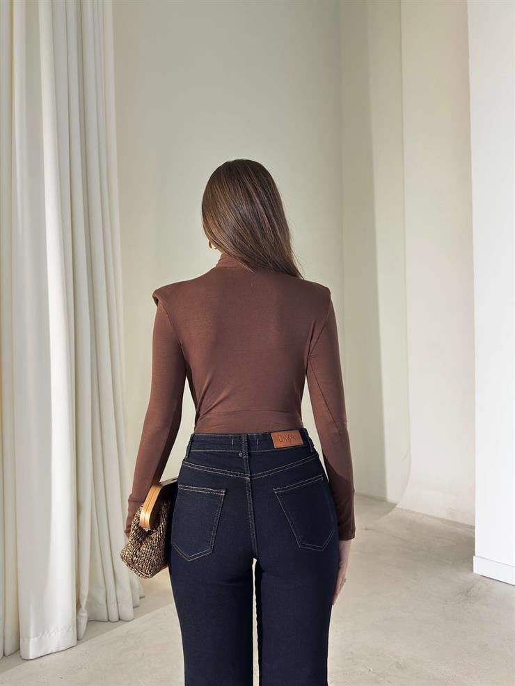 Kruvaze Yaka Vatkalı Drape Detaylı İnlay Kahve Kadın Bodysuit 26K411