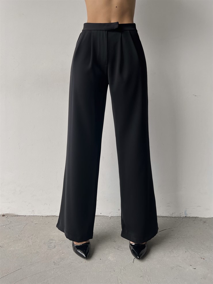 Yanları Cepli Geniş Paça Irina Kadın Siyah Pantolon 23K000316