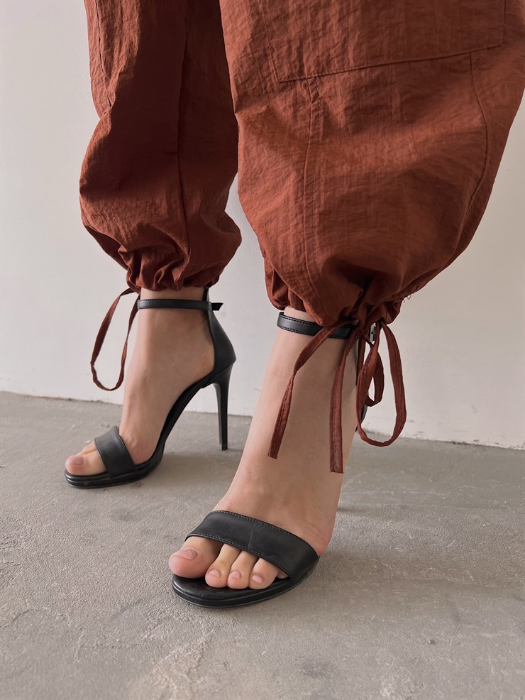 Beli Lastik Paçası Ayarlanabilir İp Bağlamalı Iyanna Kadın Kahve Paraşüt Pantolon 23K000213