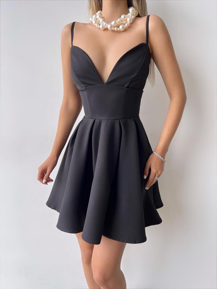 İnce Askılı Önü Dekolteli Eteği Volanlı Jaco Kadın Siyah Mini Elbise 23Y000236