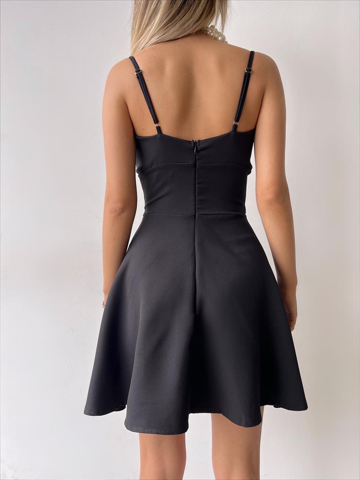 İnce Askılı Önü Dekolteli Eteği Volanlı Jaco Kadın Siyah Mini Elbise 23Y000236