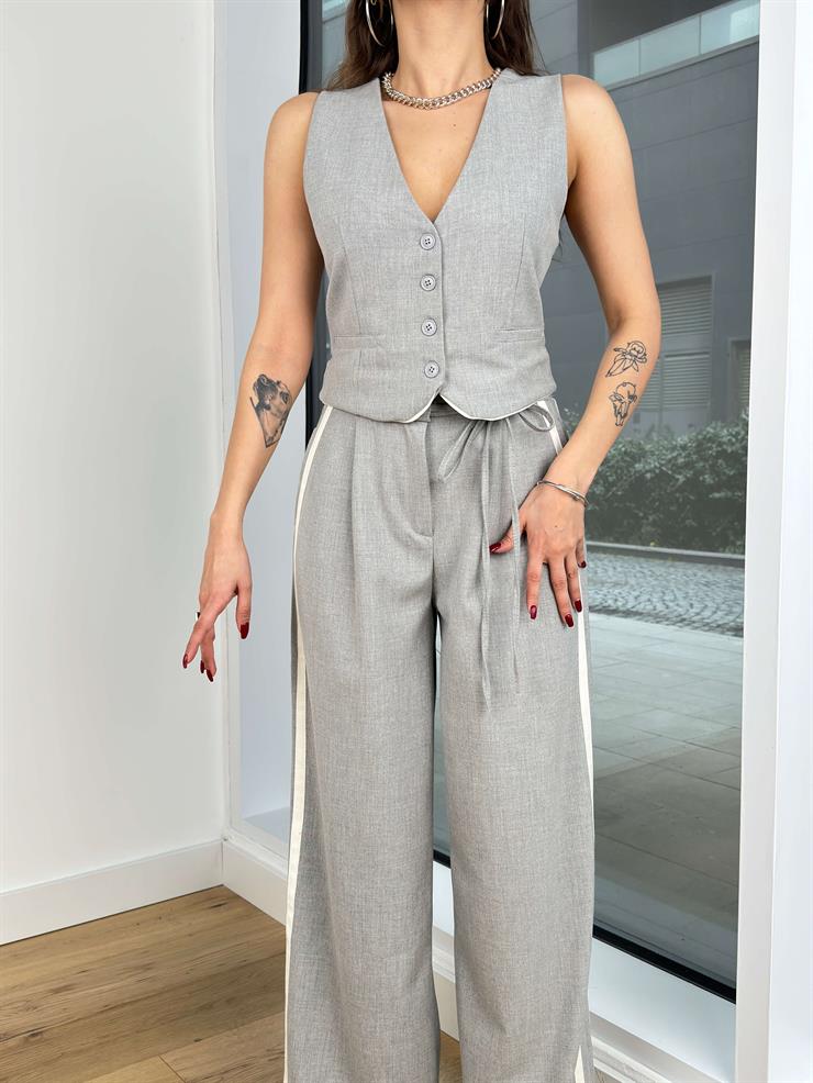 Önü Düğme Kapamalı Yelek Bağlama Detaylı Bol Paça Pantolon Janek Kadın Gri Takım 24Y230