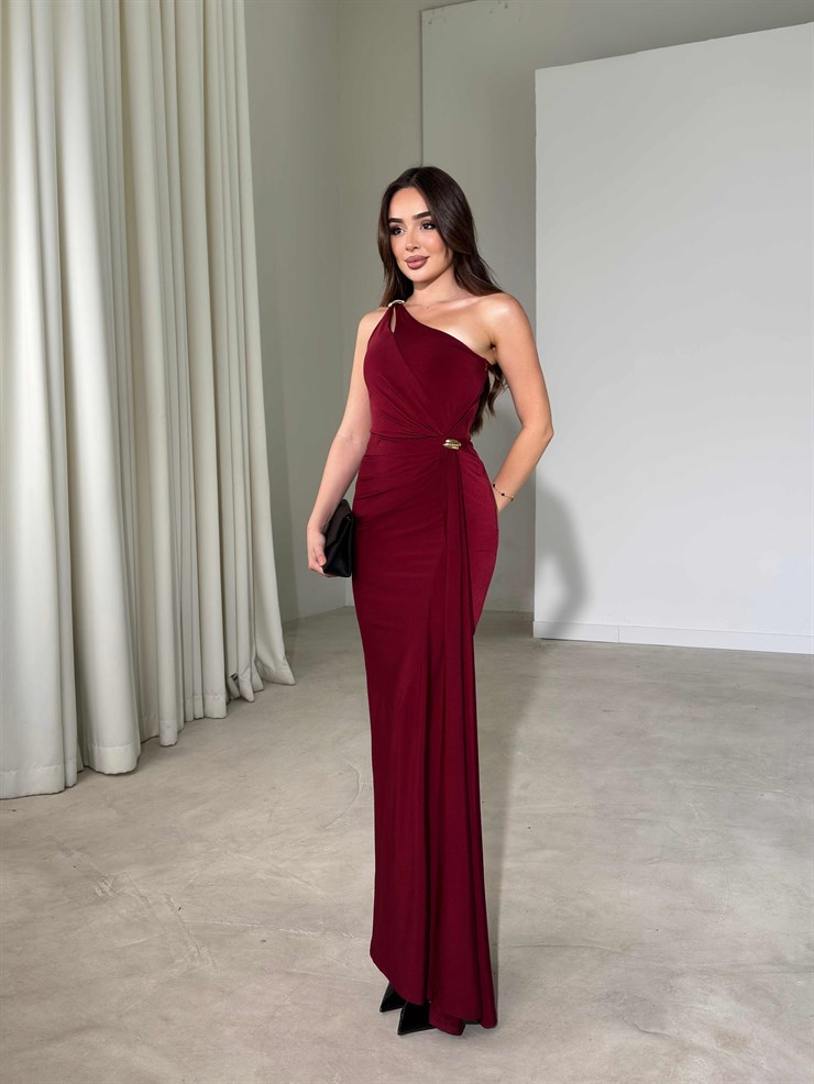 Tek Omuz Yırtmaçlı Aksesuar Detaylı Maxi Boy Bordo Janelle Kadın Elbise 26Y470