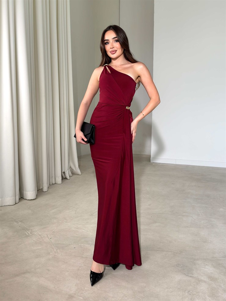 Tek Omuz Yırtmaçlı Aksesuar Detaylı Maxi Boy Bordo Janelle Kadın Elbise 26Y470
