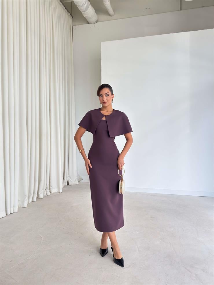 Pelerinli Straplez Arkası Yırtmaçlı Jeremy Mürdüm Kadın Elbise 26K257